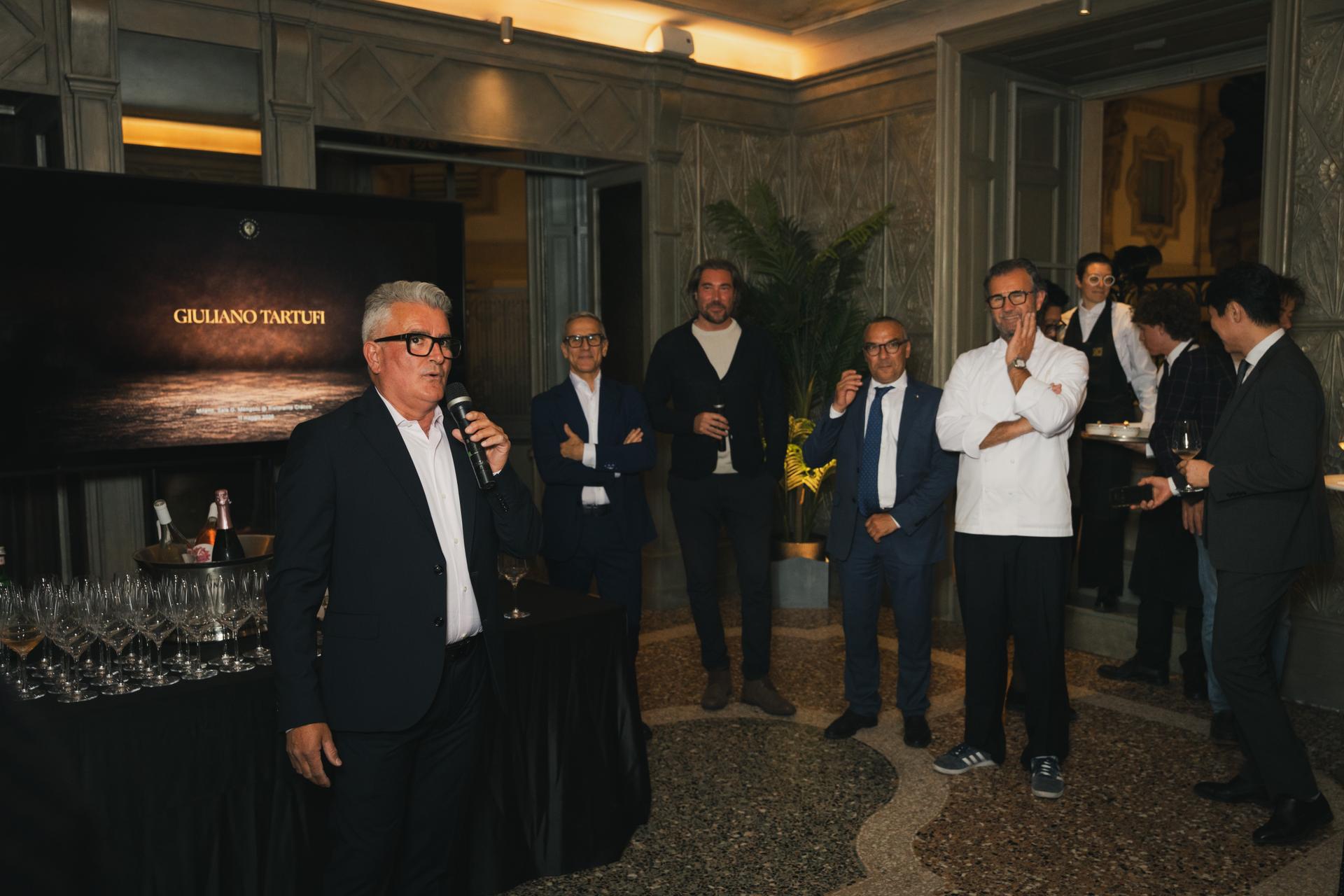 Cracco celebra il nuovo volto di Giuliano Tartufi: a Milano il debutto del rebranding dell’azienda di Pietralunga