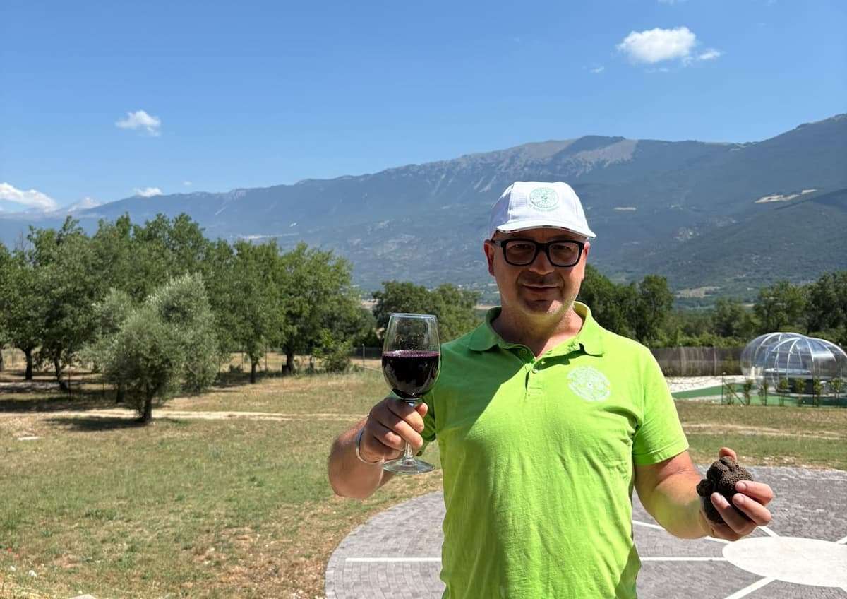 âTramonto Divino nella Valle del Tirinoâ, vino, tartufo e musica live a Capestrano