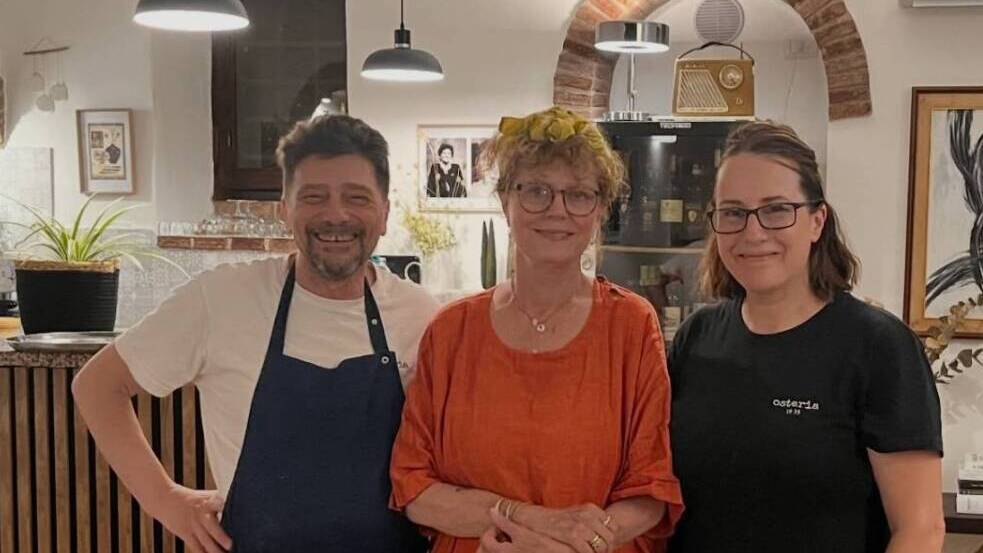 La premio Oscar Susan Sarandon a cena in Maremma: l’uovo al tartufo conquista la stella di Hollywood