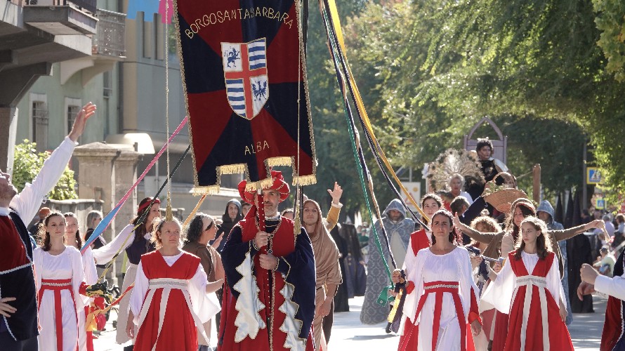 Alba riporta il Medioevo in piazza: dal Podestà al Palio degli Asini, il folklore dei nove Borghi- Cuneocronaca.it