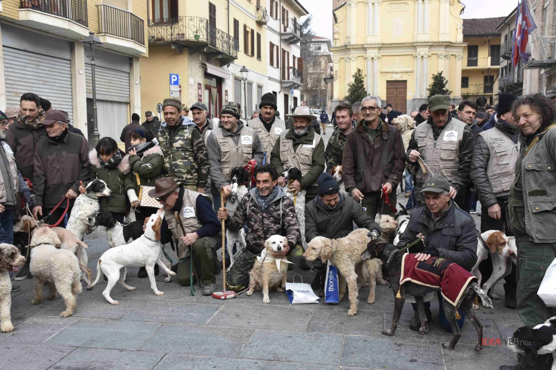 I cani da tartufo sabato a Terra Madre – Il Corriere di Alba Bra
