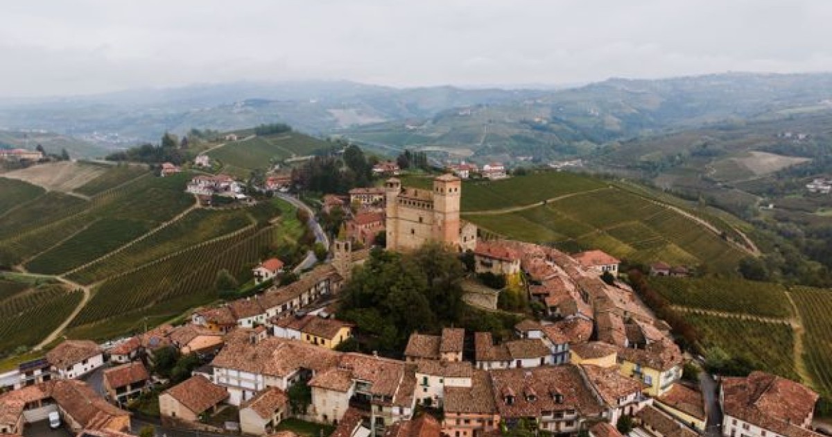 Langhe d’autunno, 3 giorni tra vigne dorate, borghi e tartufo