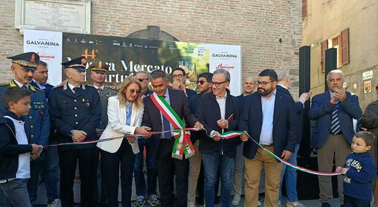 Apecchio attira tutti tra tartufi e birra: la 44esima mostra si chiude con gusto